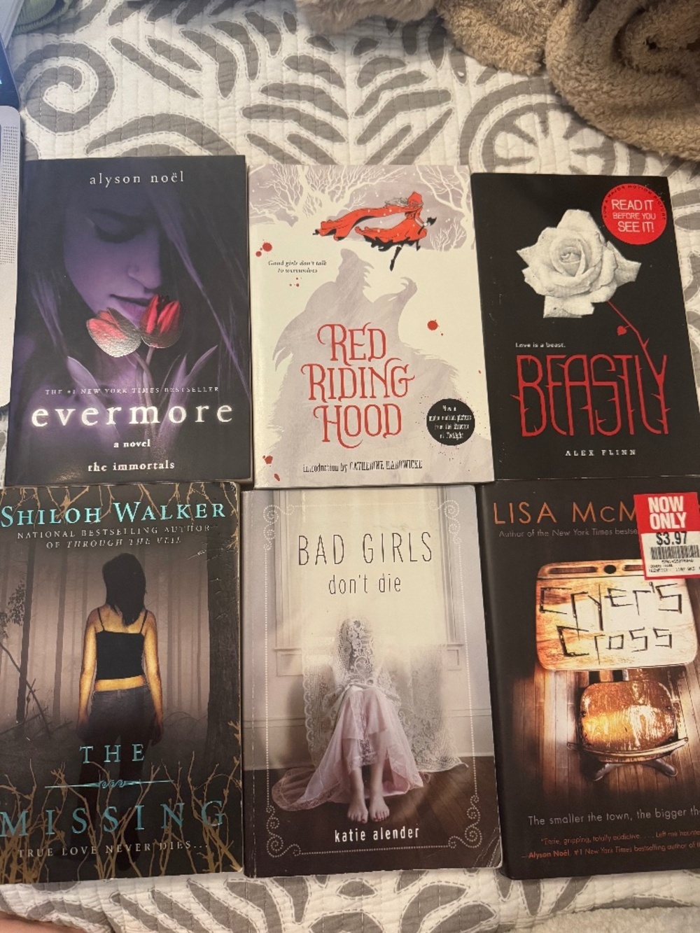 Set of 6 paranormal romance/fantasy books - good condition